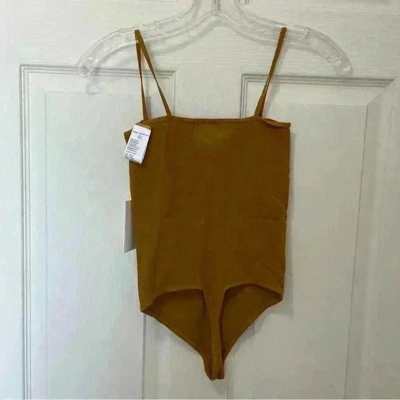 Good American NWT SEAMLESS SKINNY STRAP BODYSUIT Sz 1/2 - Picture 4 of 5